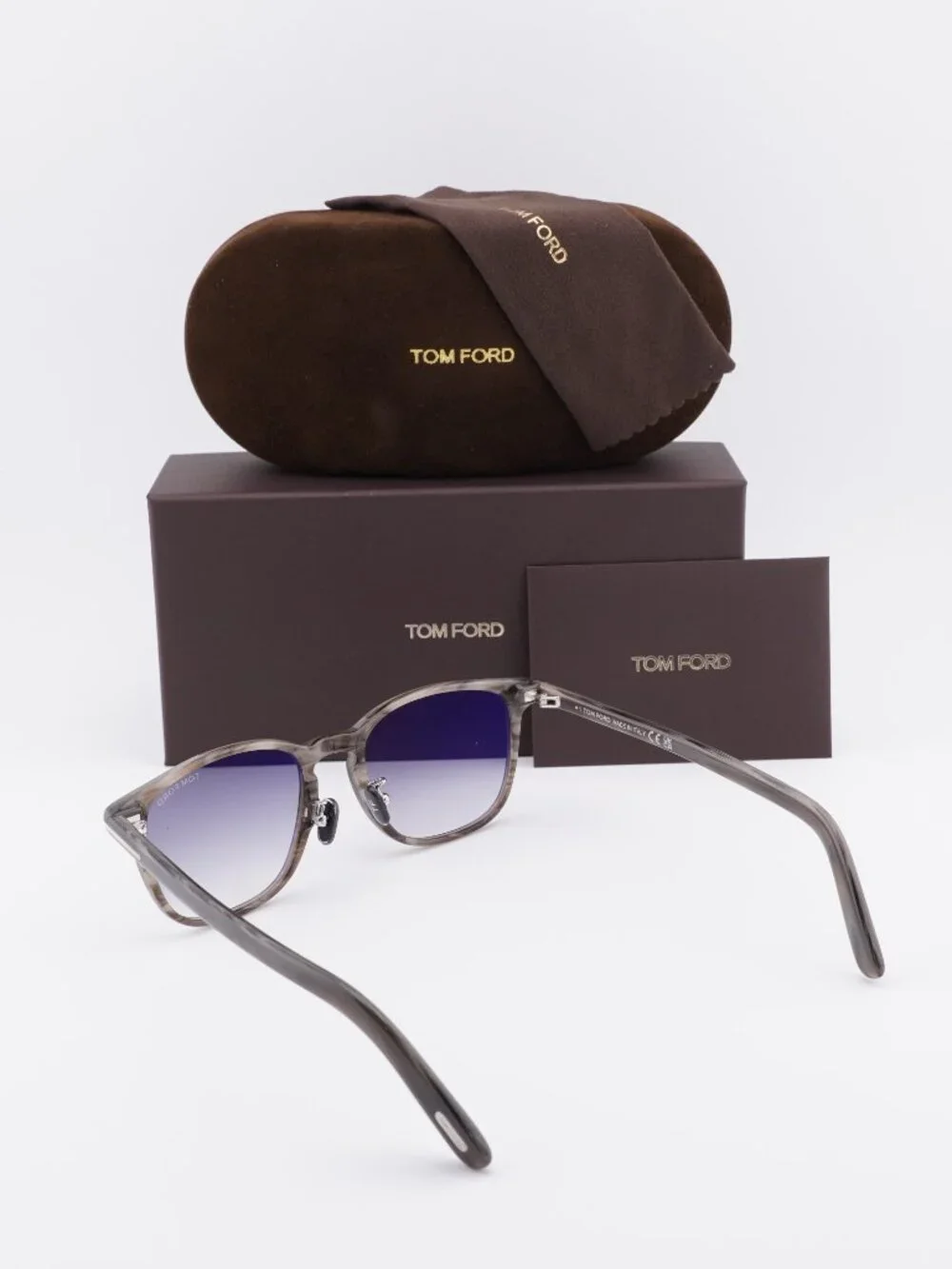 Tom Ford model ft1048